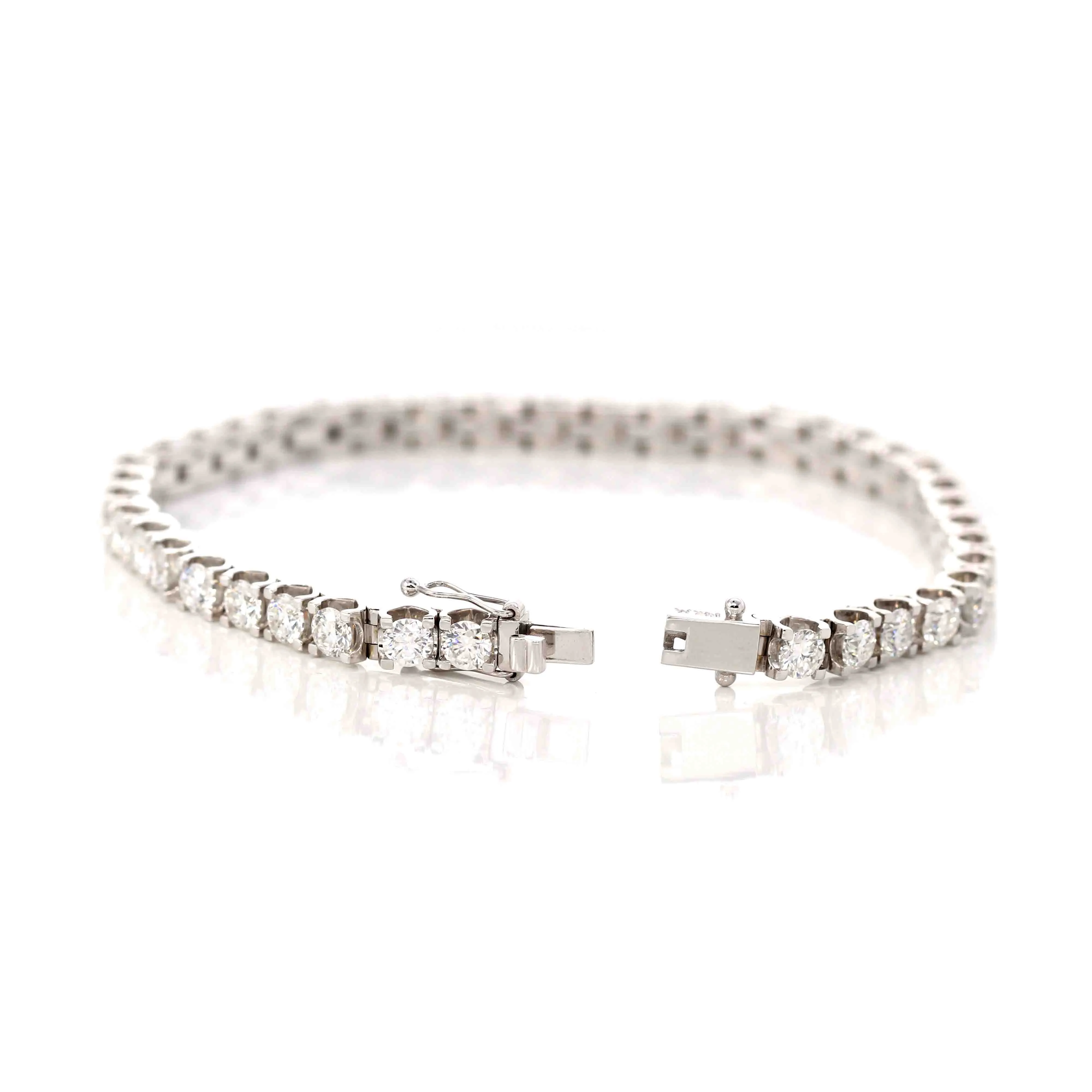 14K White Gold Pave-Set 4 mm Moissanite Bangle Bracelet ( 8 in )