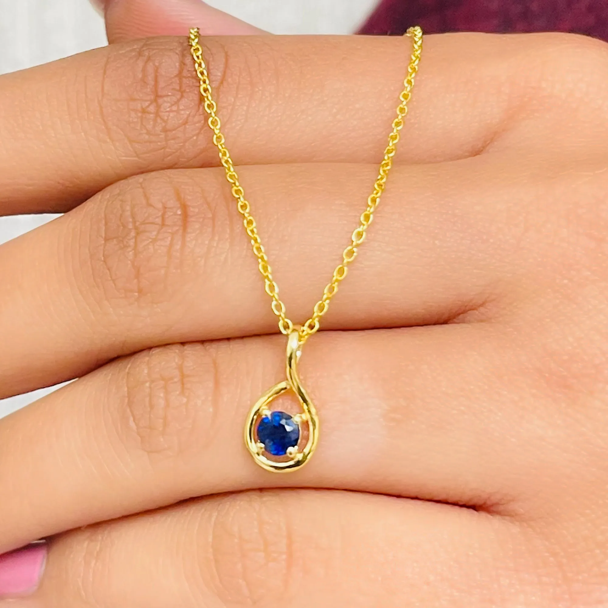 4 MM Round Cut Blue Sapphire Solitaire Gold Teardrop Pendant