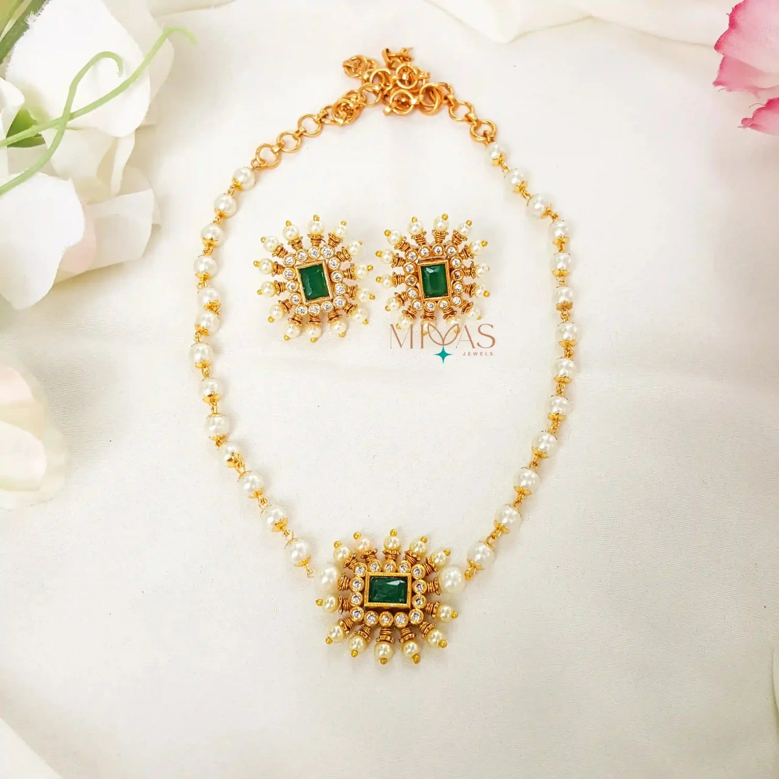 Eye-Catching Pearl Bead Choker