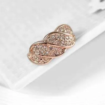 French Twist Pavé Cocktail Cz Ring in 18K Rose or White Gold Plated for Woman Glamour Statement