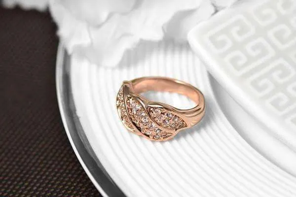 French Twist Pavé Cocktail Cz Ring in 18K Rose or White Gold Plated for Woman Glamour Statement