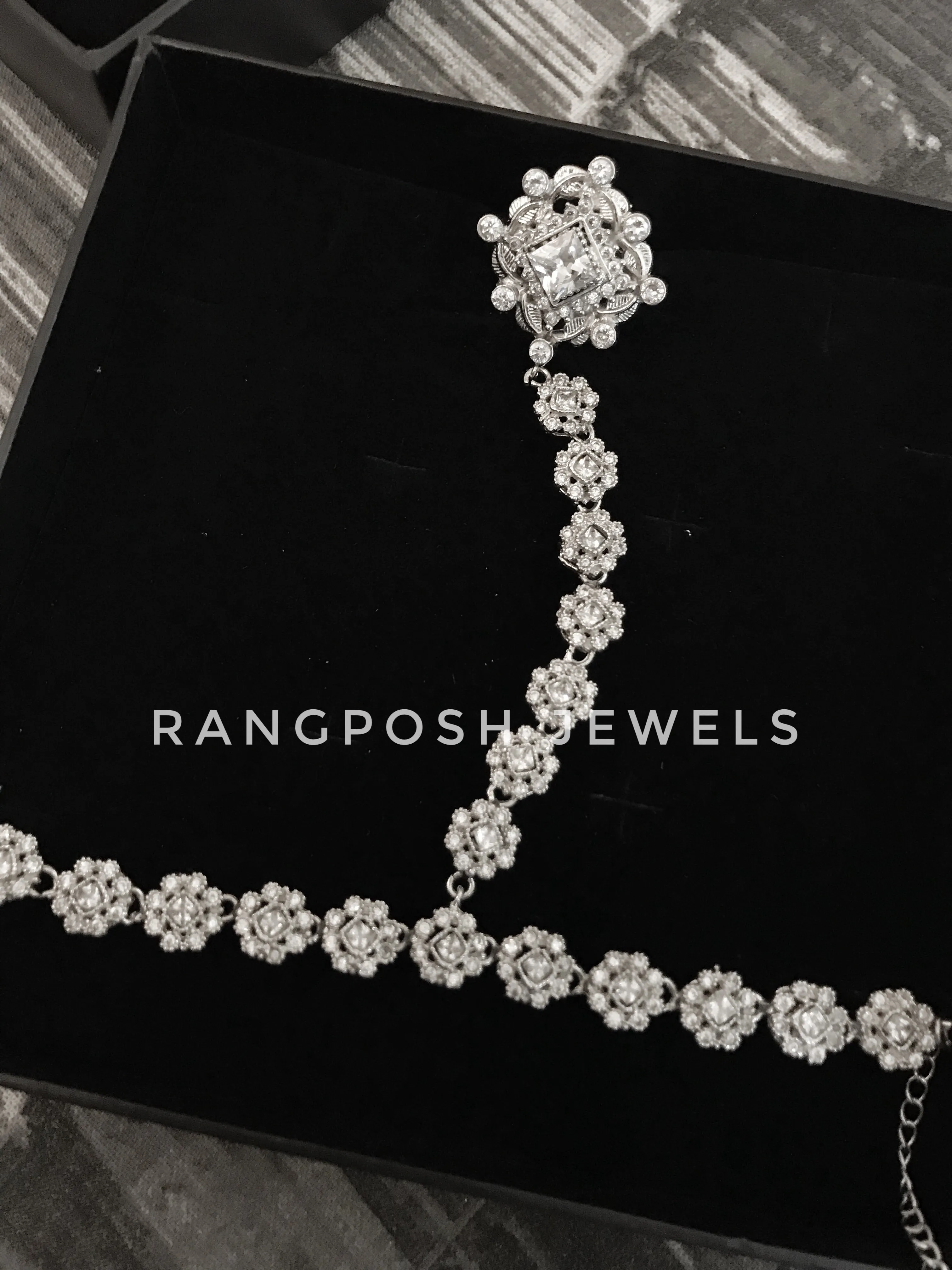 Grand AARIYA choker set