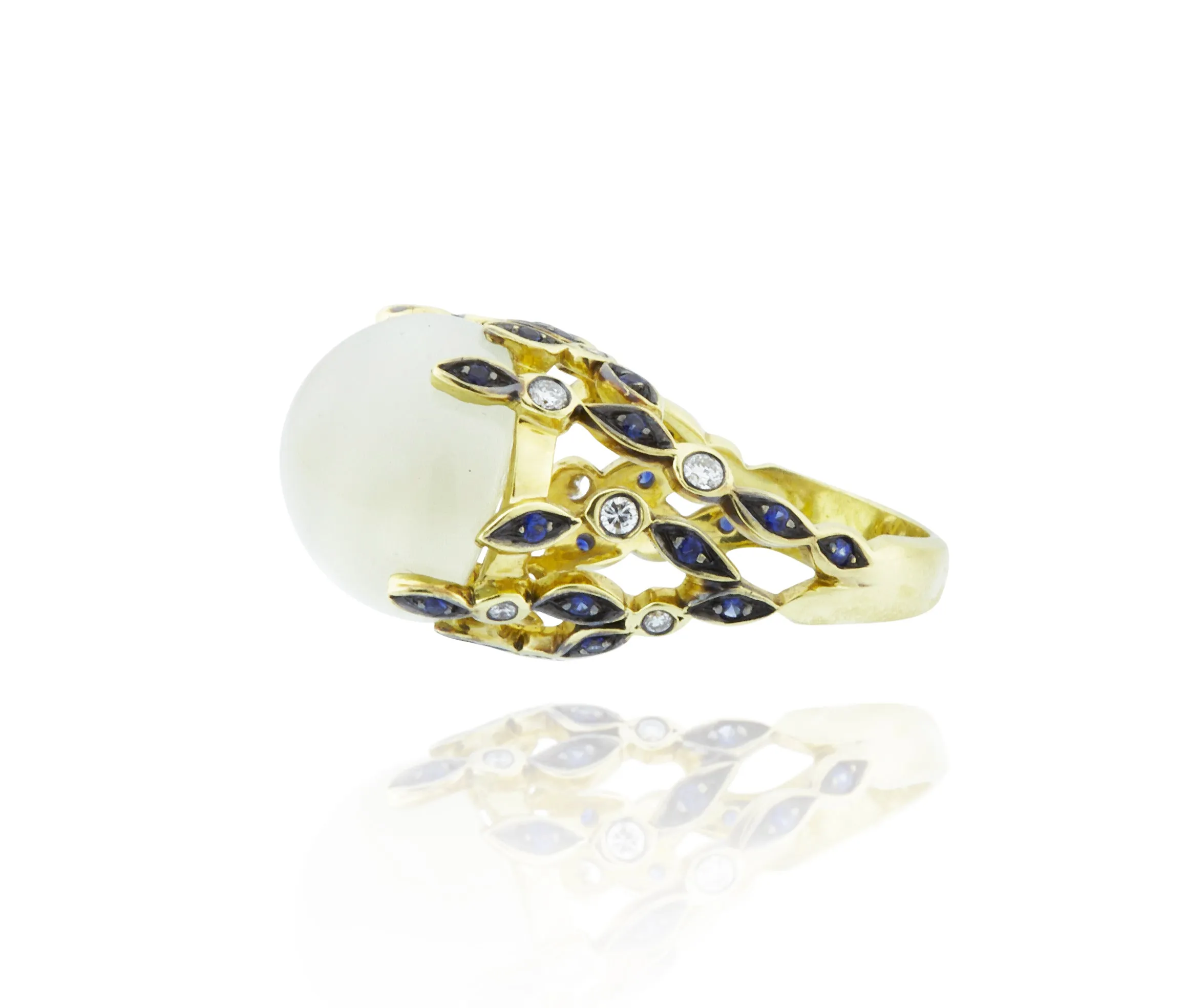 One-of-a-kind Heaven & Earth 18kt Green Gold Green Cabochon Moonstone Vine Cocktail Ring